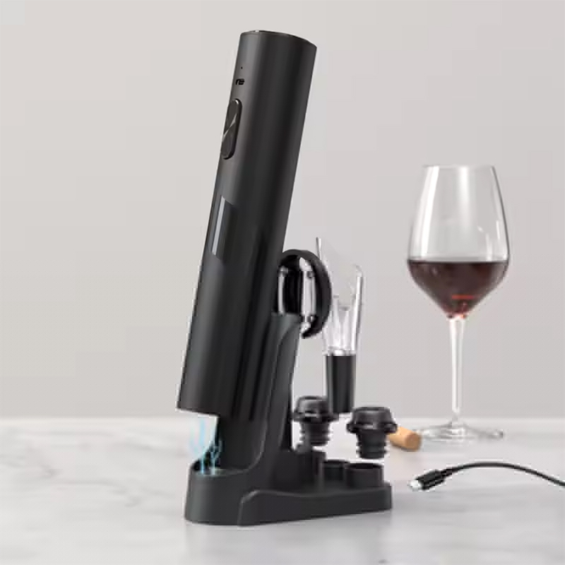 Elektrisches Weinöffner-Set aufladen