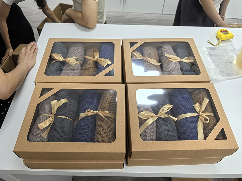 Cleaning cloth set assembly process