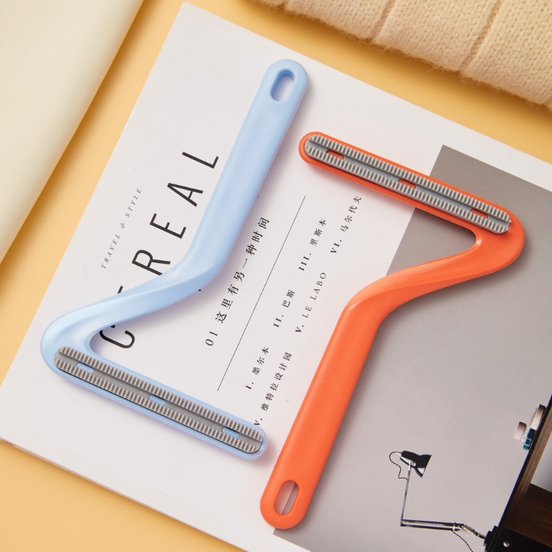 Easy to grip cleaning brush